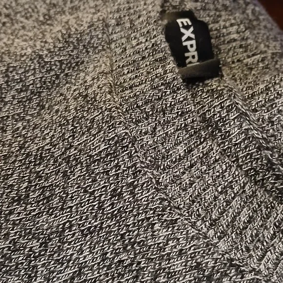EXPRESS Black/Gray Slim Fit Crew Neck Sweater - Like New - Picture 4 of 10